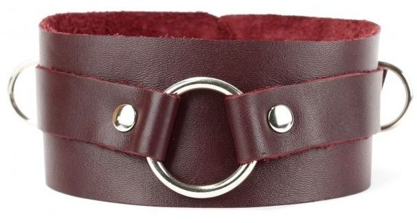      Maroon Collar